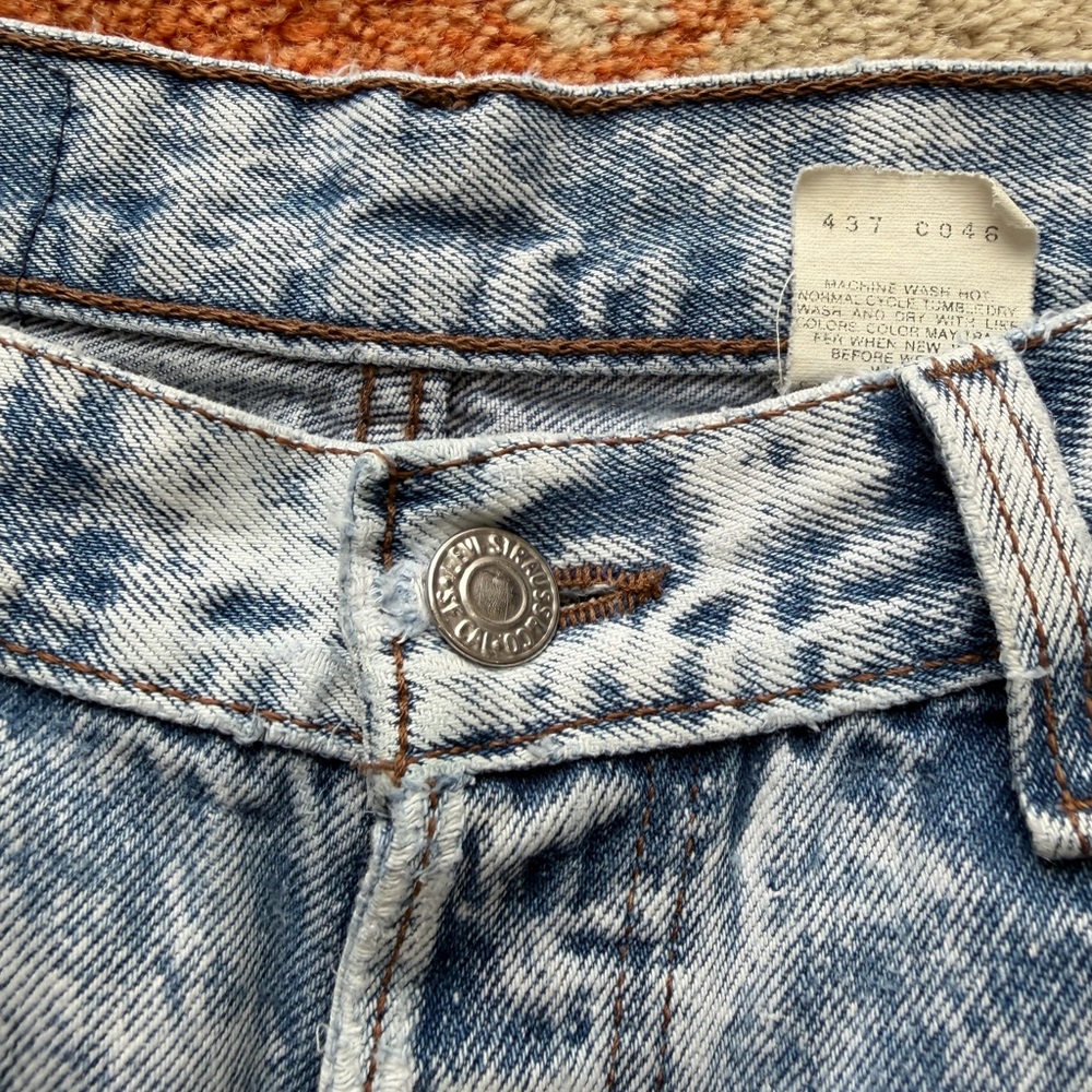 Vintage Levi’s USA Light Wash Distressed Acid Wash - Picture 8 of 16